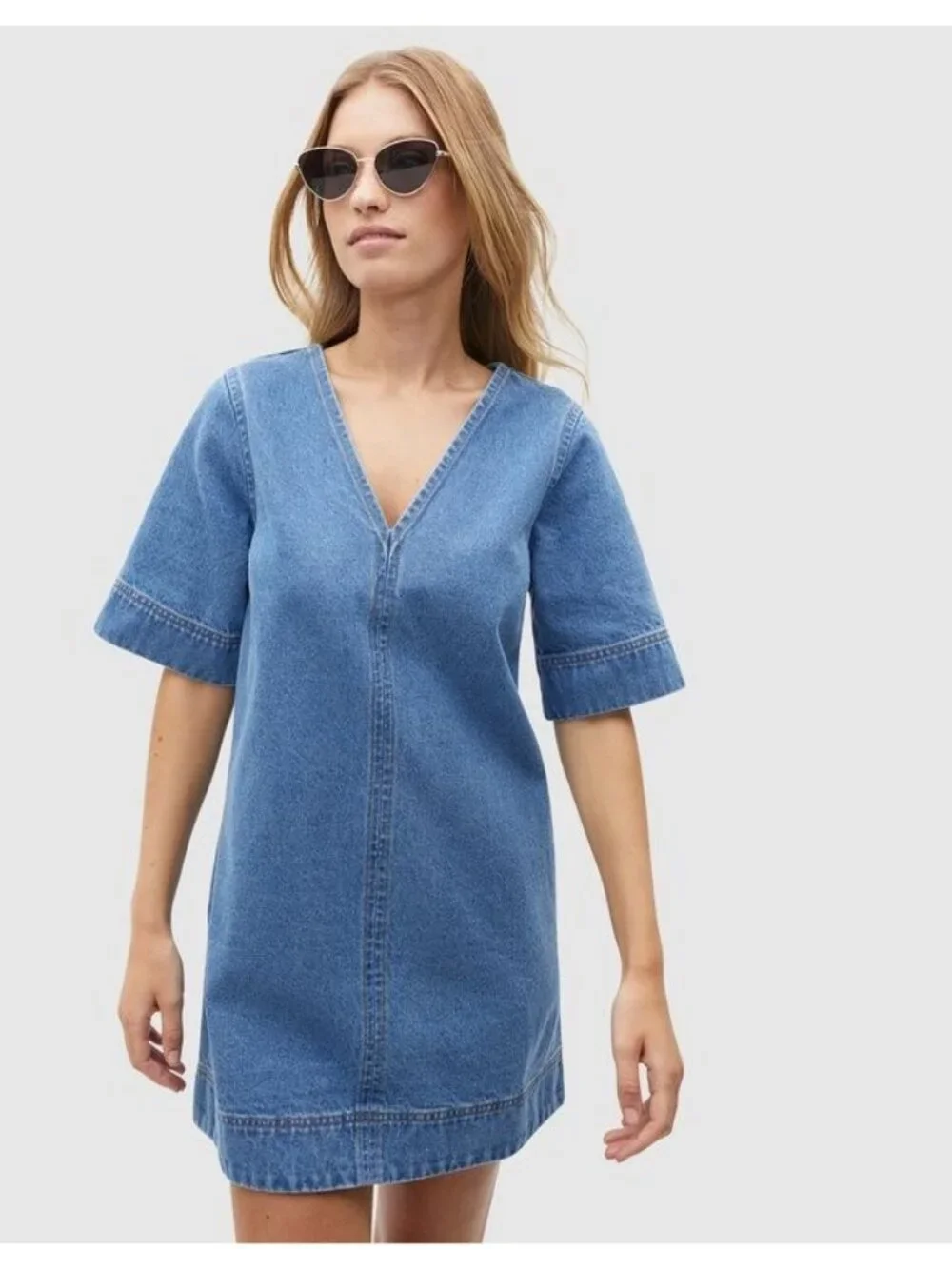 J. Crew Denim Dress Size 4 Petites V-Neck Shift Short Sleeve 100% Cotton Blue